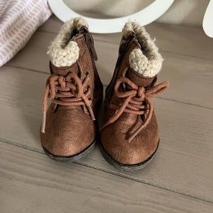 Kids zip up boots🥾